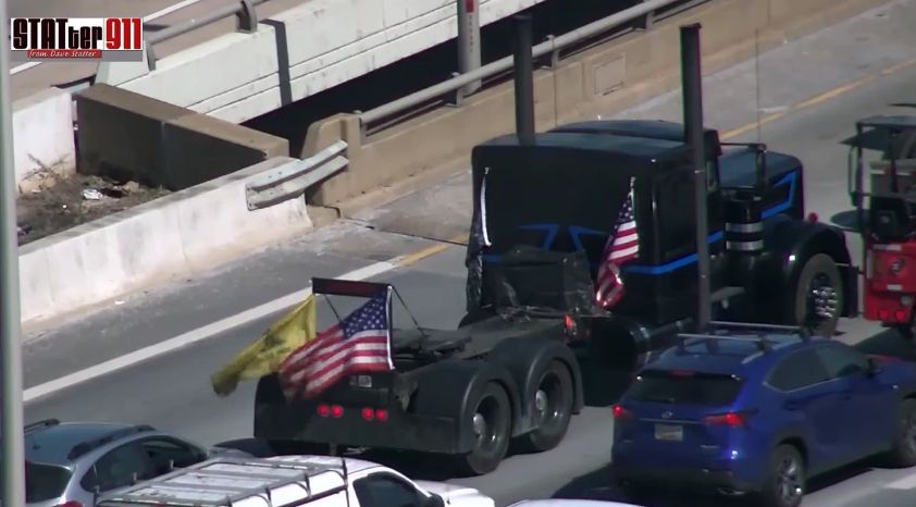 Freedom Convoy USA "circondano" Washington