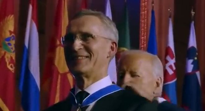 Nonno Joe premia Jason "Lo Stolto"